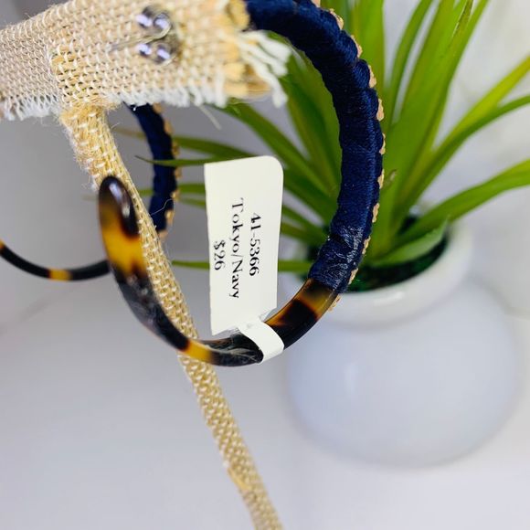 LISA AUGUST Vegan Tortoise Crystal Hoops - Picture 4 of 5